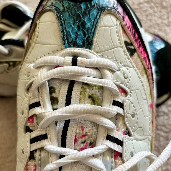 Ladies Skechers D’Lites air-cooled memory foam athletic shoes - Picture 7 of 16